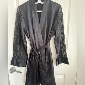 La Vie En Rose Black Lace Trim Robe